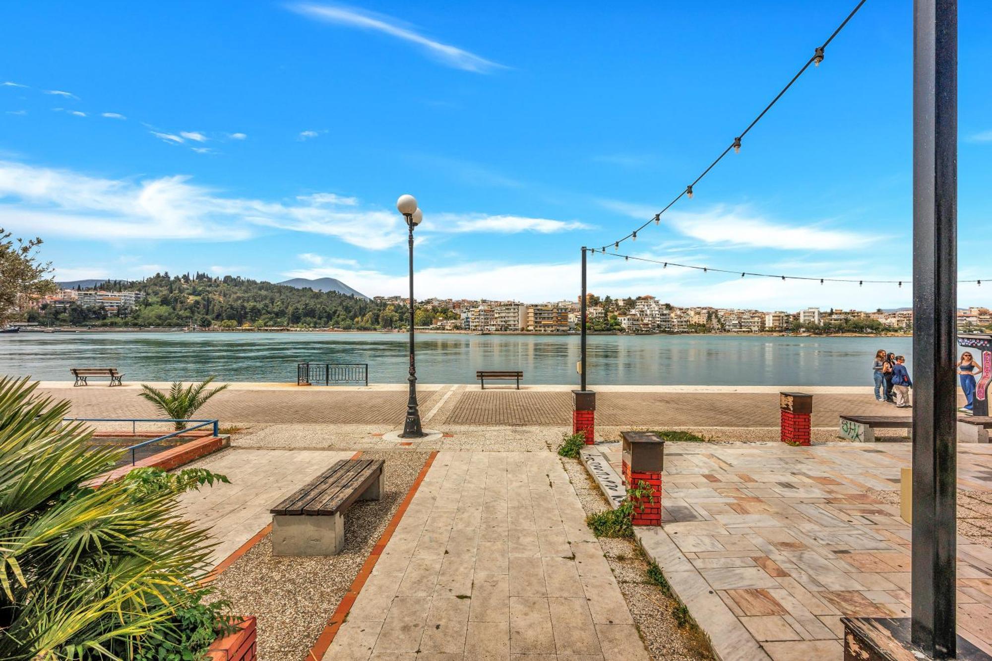 Fabulous Central Apartment Close To The Sea! Chalkís エクステリア 写真